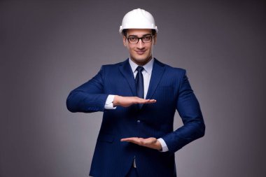 Endüstriyel kavramında genç mimar