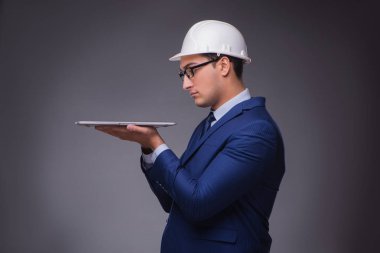 Endüstriyel kavramında genç mimar