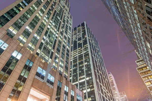 Vista noturna de Nova York Manhattan durante o pôr do sol — Fotografia de Stock