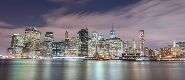 Utsikt över nedre Manhattan från Brooklyn — Stockfoto