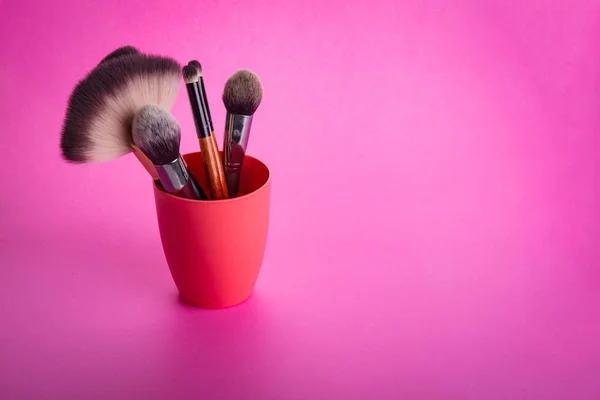 Cepillo para aplicar maquillaje cosmético —  Fotos de Stock