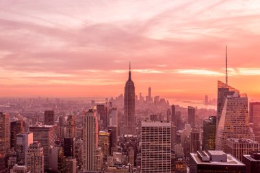 Günbatımında New York Manhattan 'ın gece manzarası