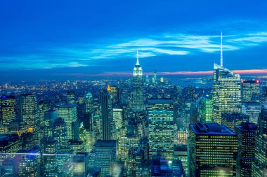 Günbatımında New York Manhattan 'ın gece manzarası