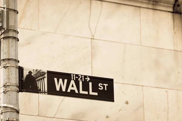 Sign on the Wall Street — Stock Photo, Image