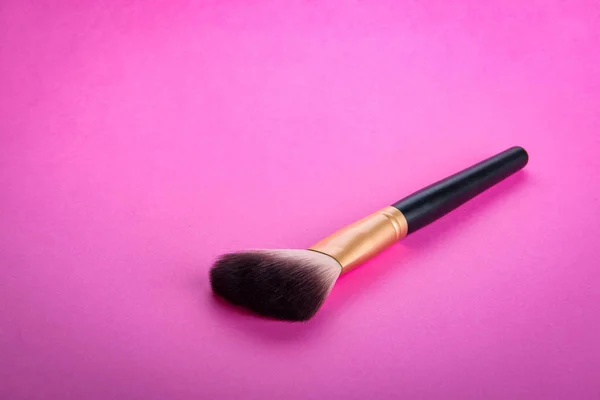 Cepillo para aplicar maquillaje cosmético —  Fotos de Stock