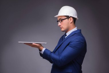 Endüstriyel kavramında genç mimar