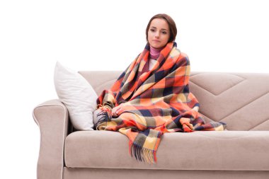 Kanepede yatan hasta bir kadın