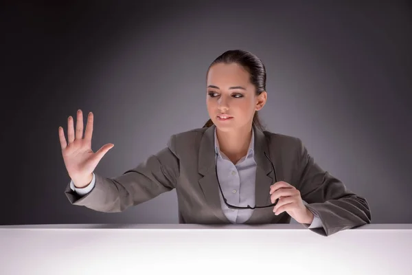 Young businesswoman working on the table — Stock Photo, Image