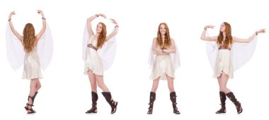 Beyaz tenli, açık renkli, büyüleyici elbiseli güzel bayan.