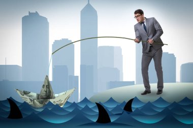 İşadamı sudan dolar avlıyor