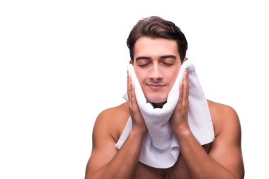 Adam beyaz izole duş sonra