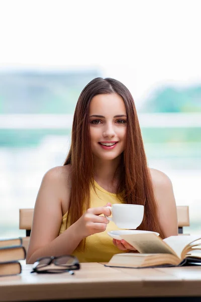 Young student preparing for exams drinking tea — Stock Photo, Image