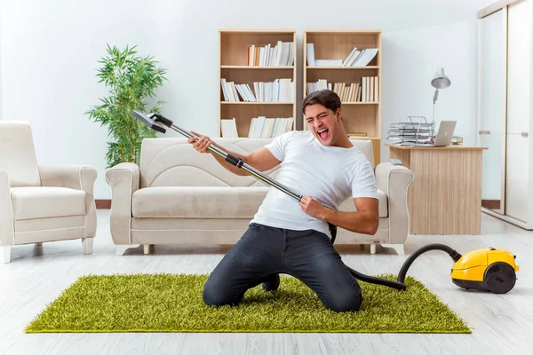 Man husband cleaning the house helping wife — Stock Photo, Image