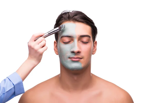 Mannen med ansiktsmask som tillämpas på vit — Stockfoto
