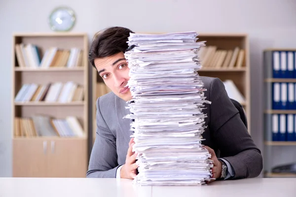 İş adamı zor teslim tarihlerine yetişmeye çalışıyor