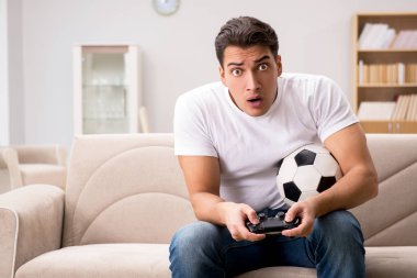 Bilgisayar oyunlarına bağımlı bir adam