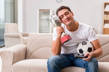 Bilgisayar oyunlarına bağımlı bir adam