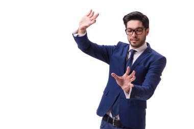 Genç işadamı beyaz izole sanal düğmelere basarak