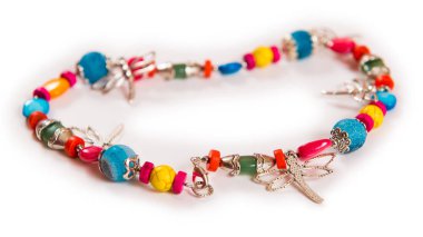 Beyaz arka plan üzerinde izole zarif bilezik