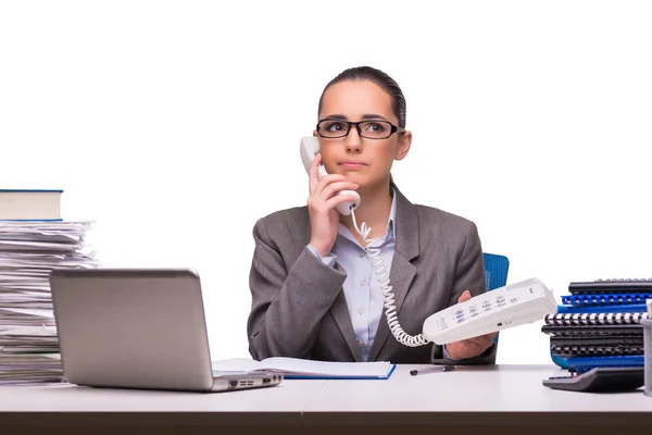 Jeune femme d'affaires au bureau isolée sur blanc — Photo