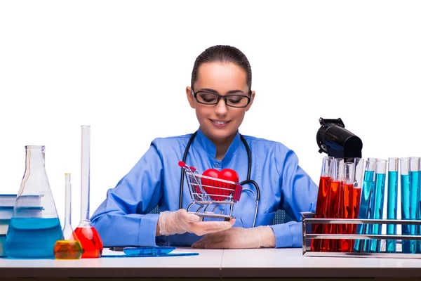 Doctora joven en laboratorio aislada en blanco — Foto de Stock