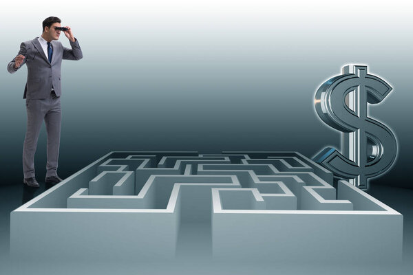 Человек пытается добраться до долларов через лабиринт
