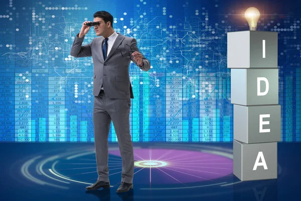 Parlak fikirler arayan iş adamı.