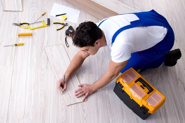 May laying laminate flooring at home — Stock Photo, Image