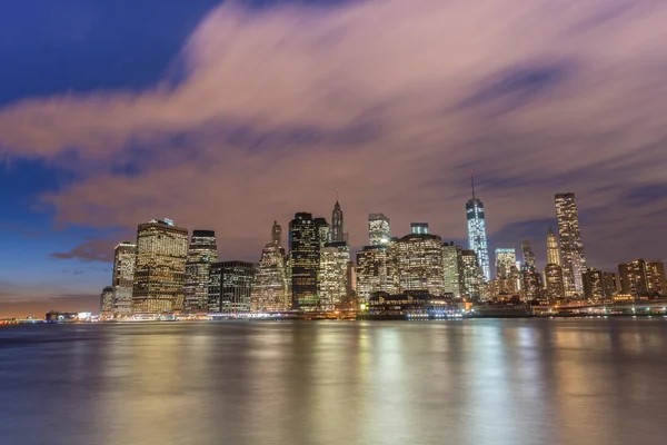 Zicht op Lower Manhattan vanuit Brooklyn — Stockfoto