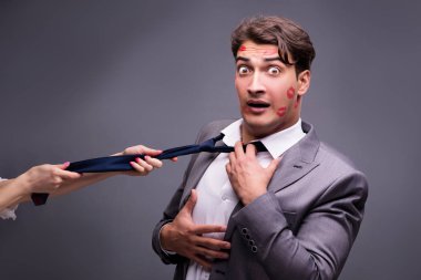 Adam komik romantik kavram