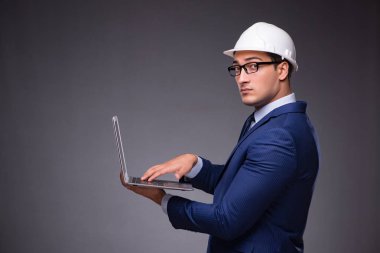 Endüstriyel kavramında genç mimar