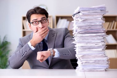 İş adamı zor teslim tarihlerine yetişmeye çalışıyor