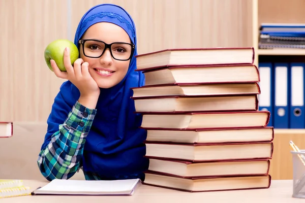 Підготовка до іспитів, запис мусульманське — стокове фото