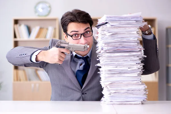 Businessman struggling to meet challenging deadlines — Stock Photo, Image