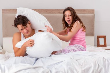 Karımla yatakta aile içi anlaşmazlık.