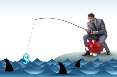 İşadamı sudan dolar avlıyor