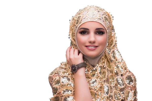 Muslimische Frau in goldenem Einband isoliert auf weiß — Stockfoto