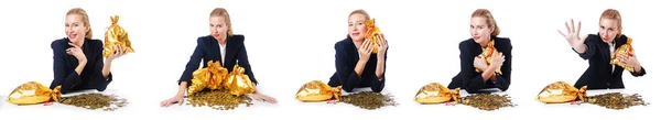 Femme avec des pièces et des sacs d'or — Photo