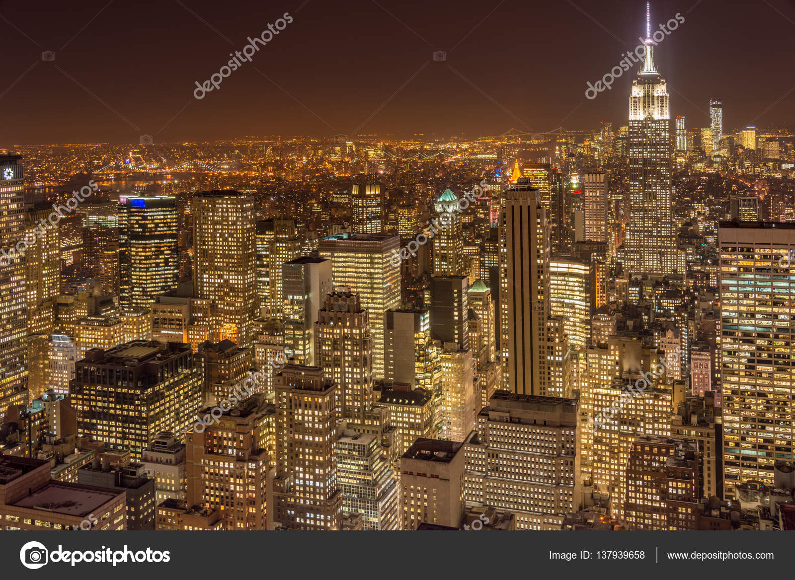 日没時のニューヨークマンハッタンの夜景 ストック写真 C Elnur