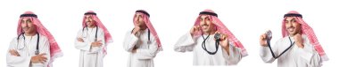 Beyaz steteskoplu Arap doktor