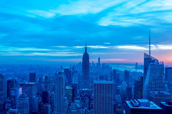 Vista notturna di New York Manhattan durante il tramonto — Foto Stock