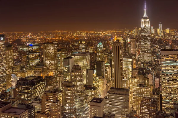 Vista noturna de Nova York Manhattan durante o pôr do sol — Fotografia de Stock