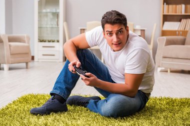 Bilgisayar oyunlarına bağımlı bir adam