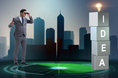 Parlak fikirler arayan iş adamı.