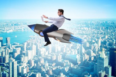 İş adamı iş konseptinde roketle uçuyor