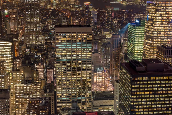 Nachtzicht van New York Manhattan tijdens zonsondergang — Stockfoto