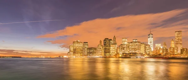 Utsikt över nedre Manhattan från Brooklyn — Stockfoto