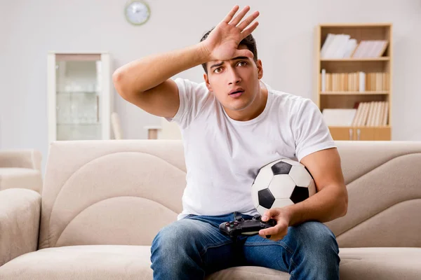 Man addicted to computer games — Stock Photo, Image