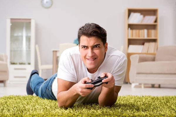 Człowiek uzależniony od gier komputerowych — Zdjęcie stockowe