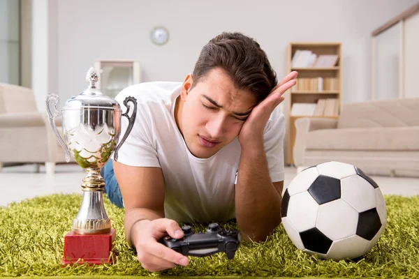 Man verslaafd aan computerspelletjes — Stockfoto